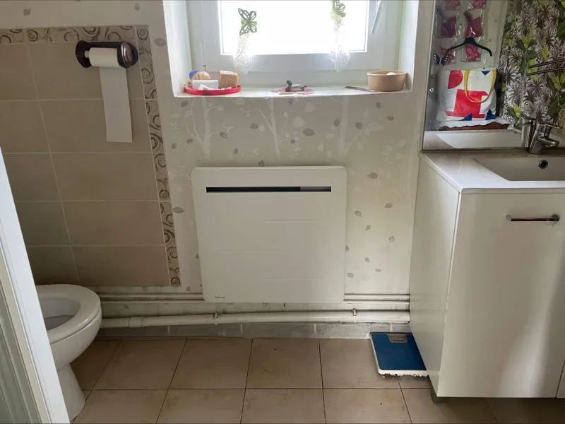 Radiateur neuf en salle de bain